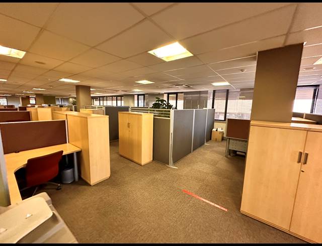 4,940M² OFFICE TO LET IN PARKTOWN